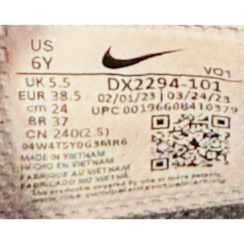 Nike ja mismatched